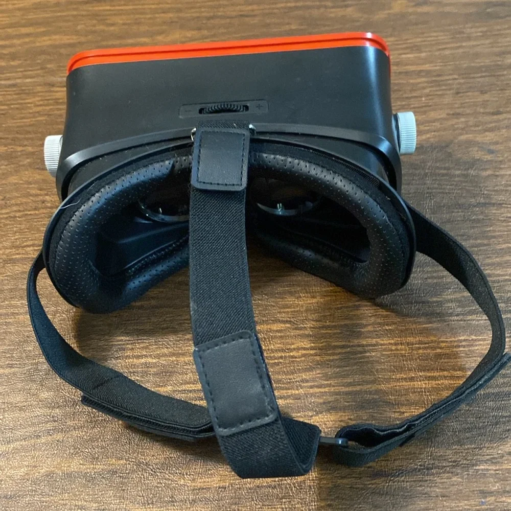 Virtual Reality Headset. Panosonite In box with cleaning cloth.
